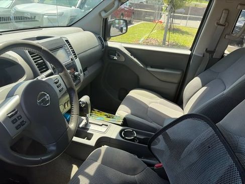 Used 2017 Nissan Frontier SV w/ SV Value Truck Package RWD image 5