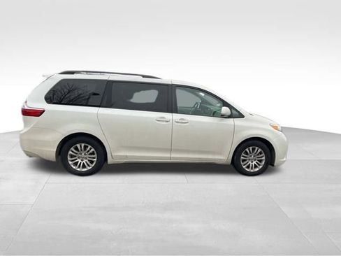 Used 2016 Toyota Sienna XLE image 8
