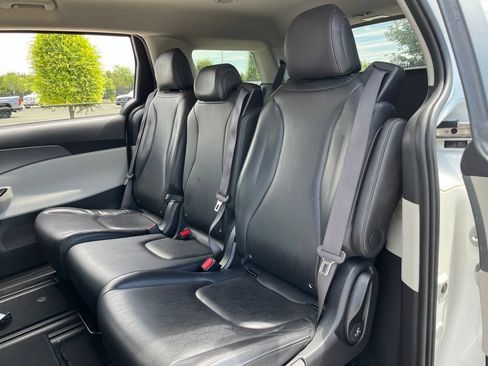 Used 2024 Kia Carnival LX FWD image 25