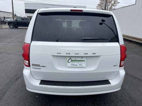 Used 2015 Dodge Grand Caravan SXT image 4