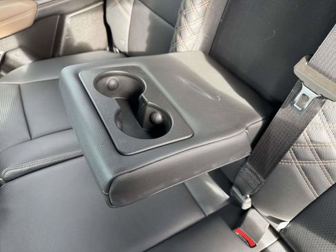 Used 2023 GMC Canyon Denali image 10