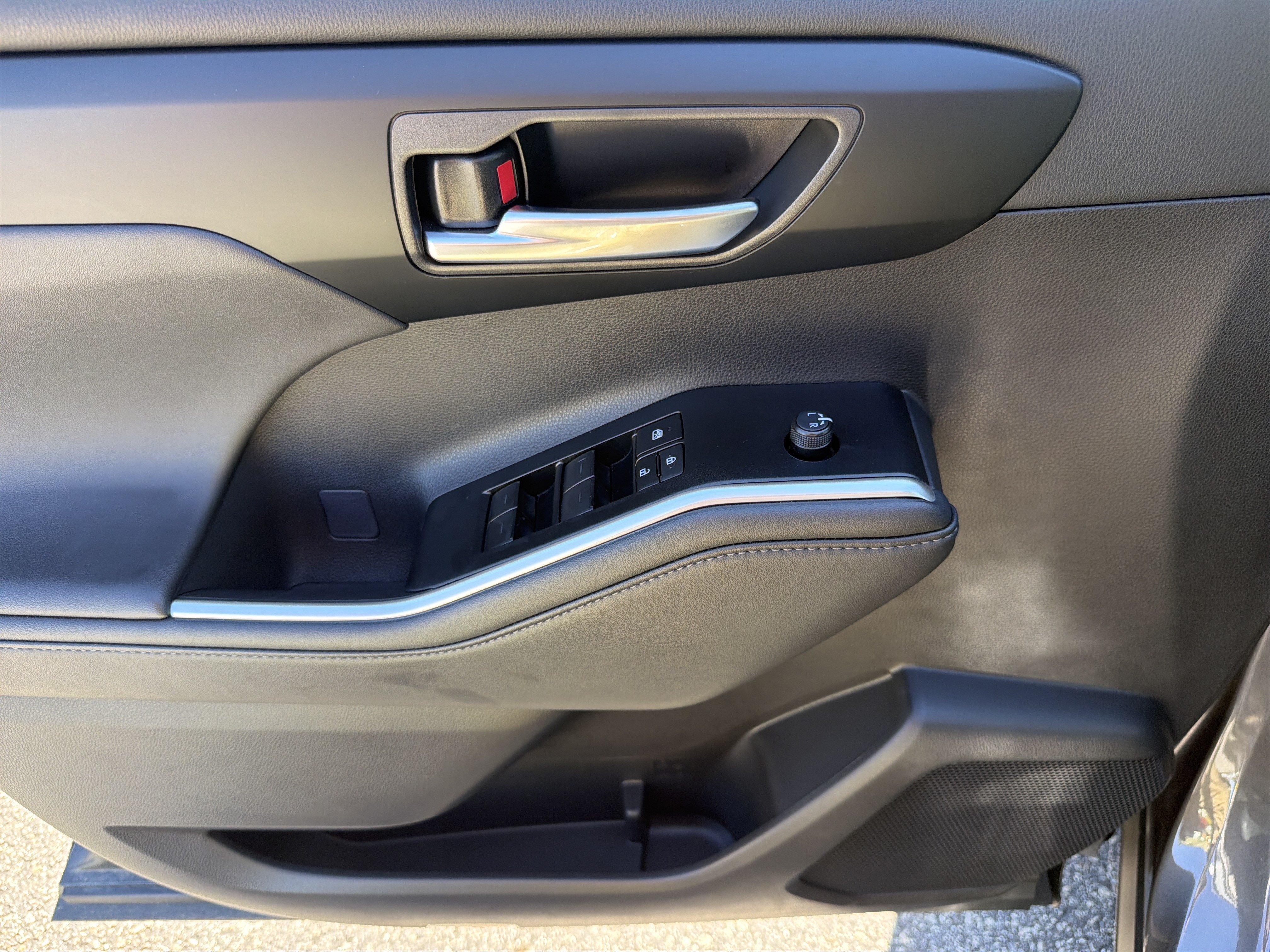 Certified 2025 Toyota Highlander XLE FWD image 19