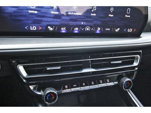 Used 2024 Chevrolet Traverse LT w/ Midnight/Sport Edition FWD image 28