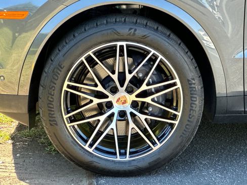 Certified 2025 Porsche Cayenne Coupe AWD/4WD image 31