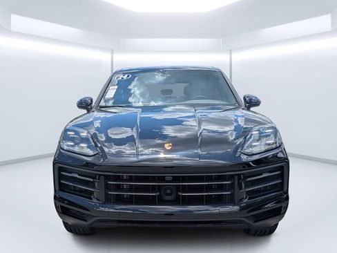 Used 2024 Porsche Cayenne AWD/4WD image 7