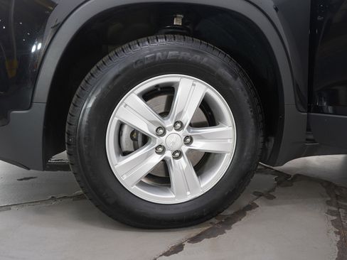 Used 2020 Chevrolet Trax LT w/ LT Convenience Package image 29