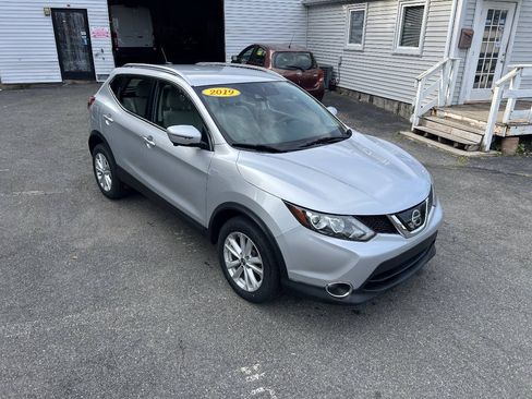Used 2019 Nissan Rogue Sport SV w/ Technology Package AWD/4WD image 3