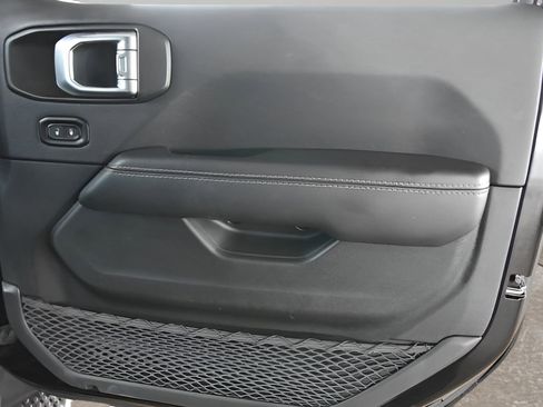 Used 2021 Jeep Wrangler Unlimited Sahara image 32