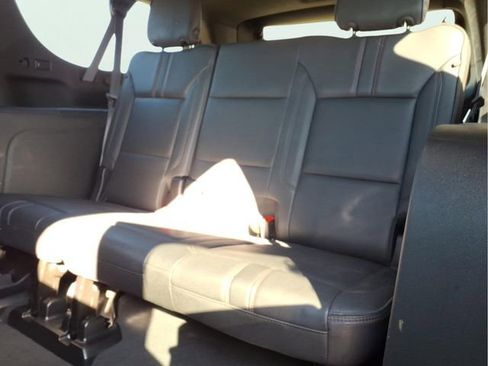 Used 2024 Chevrolet Suburban RST RWD image 20