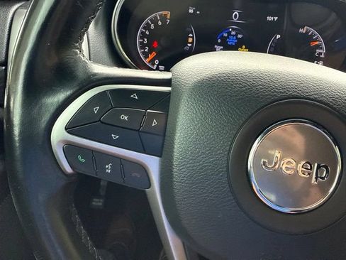 Used 2020 Jeep Grand Cherokee Laredo AWD/4WD image 31