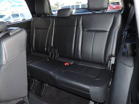 Used 2021 Ford Expedition XLT image 16