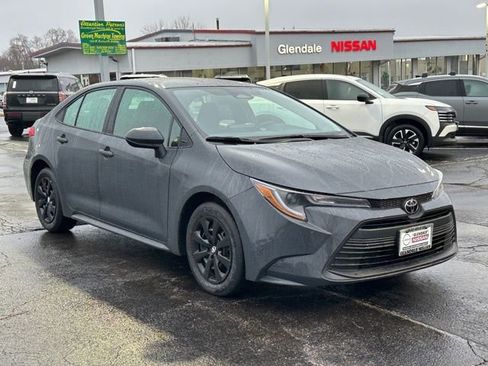 Used 2025 Toyota Corolla LE image 3