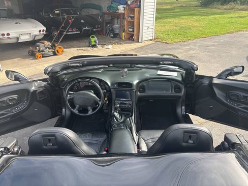 Used 2004 Chevrolet Corvette Convertible w/ Preferred Equipment Group RWD image 13