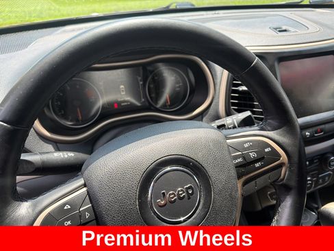 Used 2016 Jeep Cherokee Latitude w/ Safety/Convenience Group AWD/4WD image 8