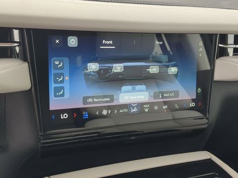 New 2026 Lincoln Navigator L Premier AWD/4WD image 18