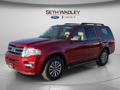 Used 2017 Ford Expedition XLT image 3
