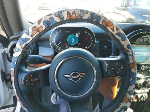 Used 2024 MINI Cooper Convertible w/ Signature Upholstery Package image 9