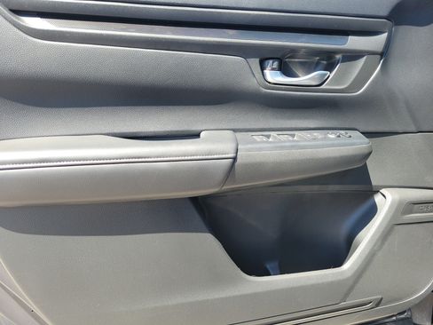 Used 2025 Honda CR-V EX image 13
