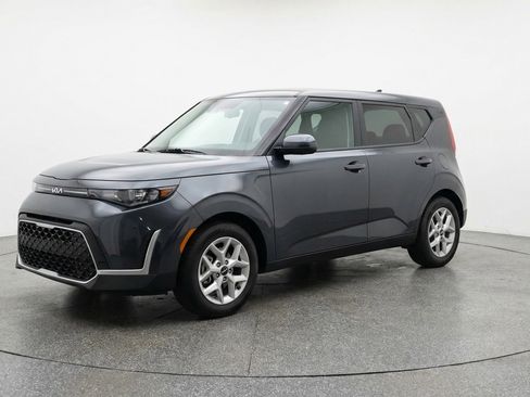 Used 2025 Kia Soul LX w/ LX Technology Package image 3