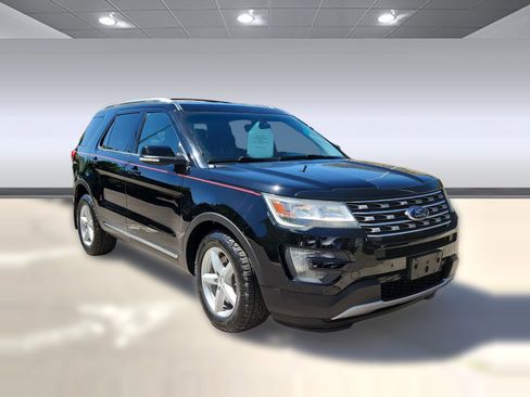 Used 2016 Ford Explorer XLT w/ Equipment Group 202A AWD/4WD image 7