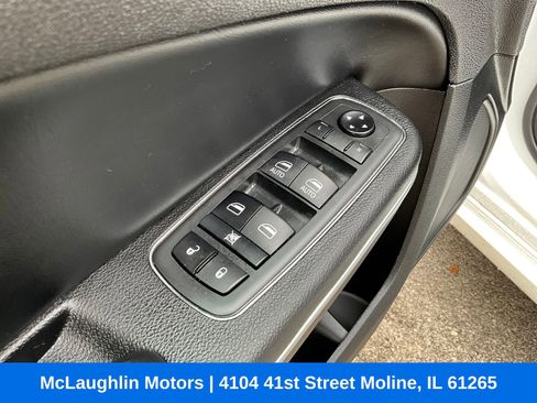 Used 2021 Chrysler 300 Touring L image 25