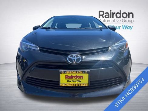 Used 2017 Toyota Corolla LE FWD image 2