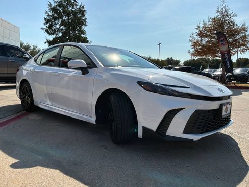Used 2026 Toyota Camry SE FWD image 4