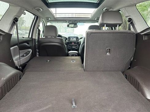 Used 2020 Hyundai Santa Fe SEL w/ Convenience + Premium Package image 17