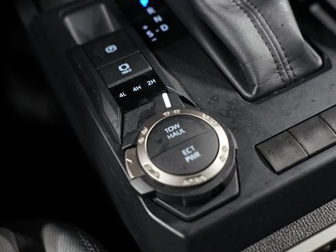 Certified 2025 Toyota Tacoma SR5 AWD/4WD image 24