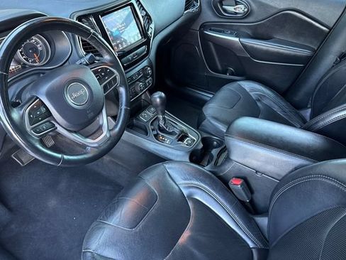 Used 2019 Jeep Cherokee Limited FWD image 12