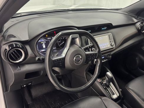 Used 2019 Nissan Kicks SR w/ SR Premium Package FWD image 14