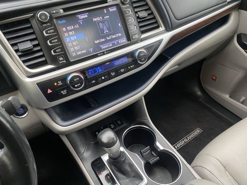 Used 2015 Toyota Highlander Limited Platinum image 14
