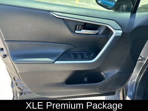 Used 2023 Toyota RAV4 XLE Premium image 11