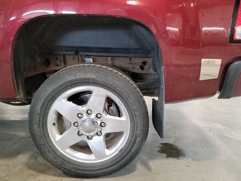 Used 2014 GMC Sierra 2500 Denali w/ Suspension Package, Off-Road AWD/4WD image 11