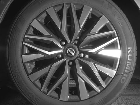 Used 2025 Nissan Altima 2.5 SV image 14