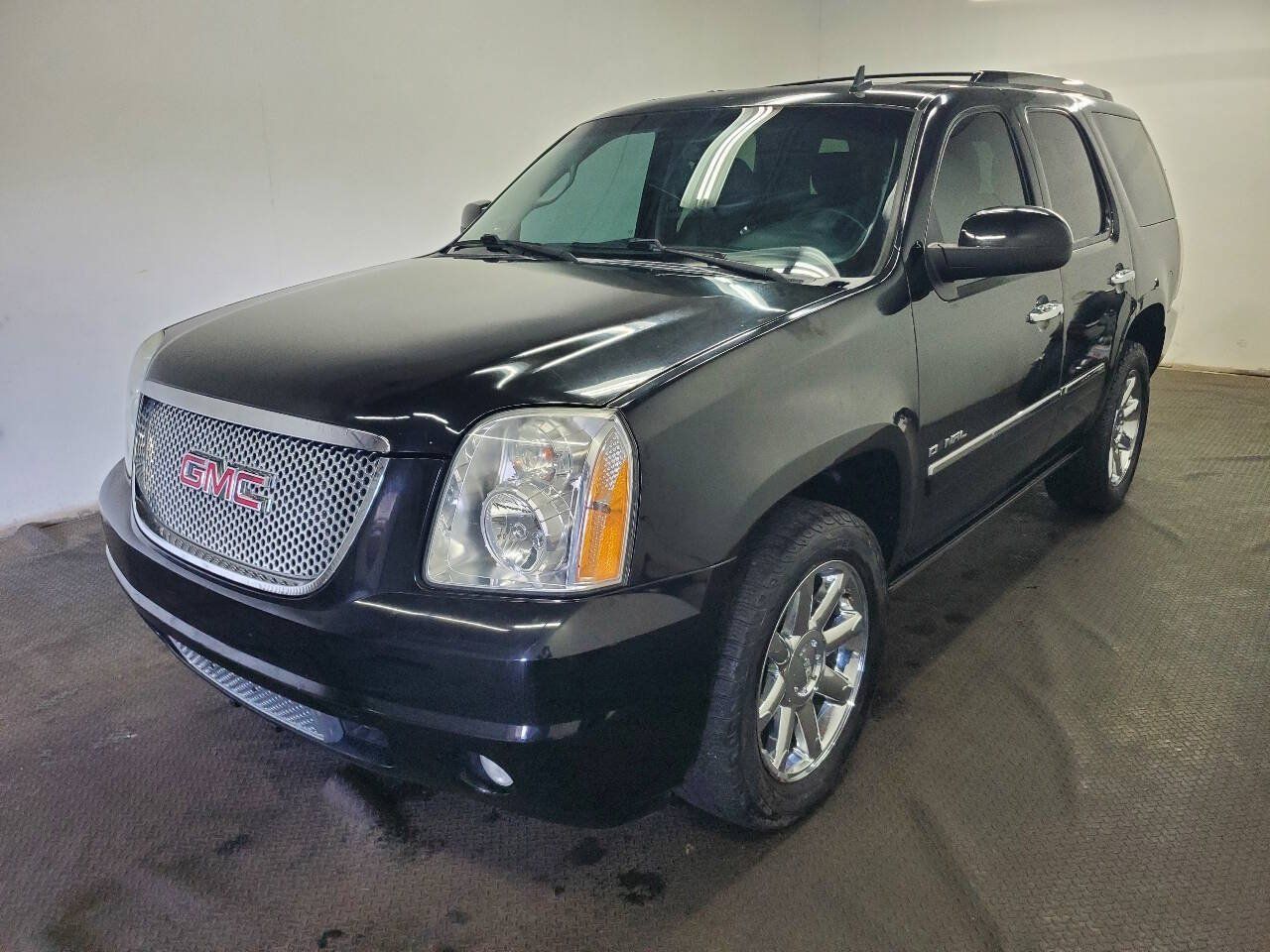 Used 2014 GMC Yukon Denali AWD/4WD image 1