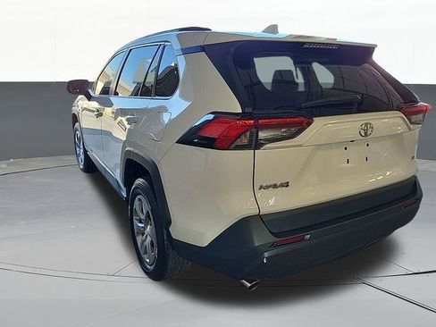 Used 2020 Toyota RAV4 LE FWD image 4