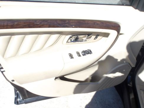 Used 2014 Ford Taurus Limited image 18