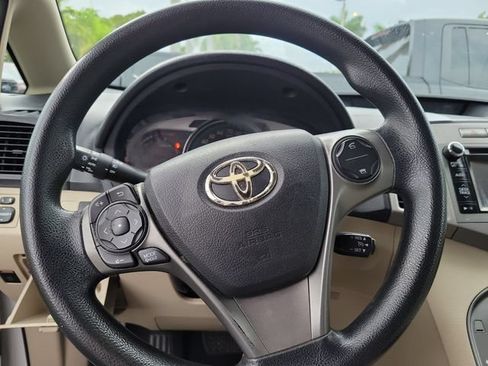 Used 2014 Toyota Venza LE w/ LE Convenience Package FWD image 3