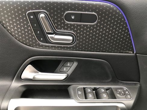 New 2025 Mercedes-Benz GLB 250 4MATIC image 11