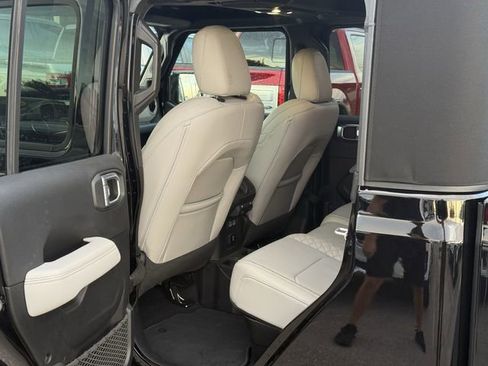 Used 2021 Jeep Gladiator Overland image 28