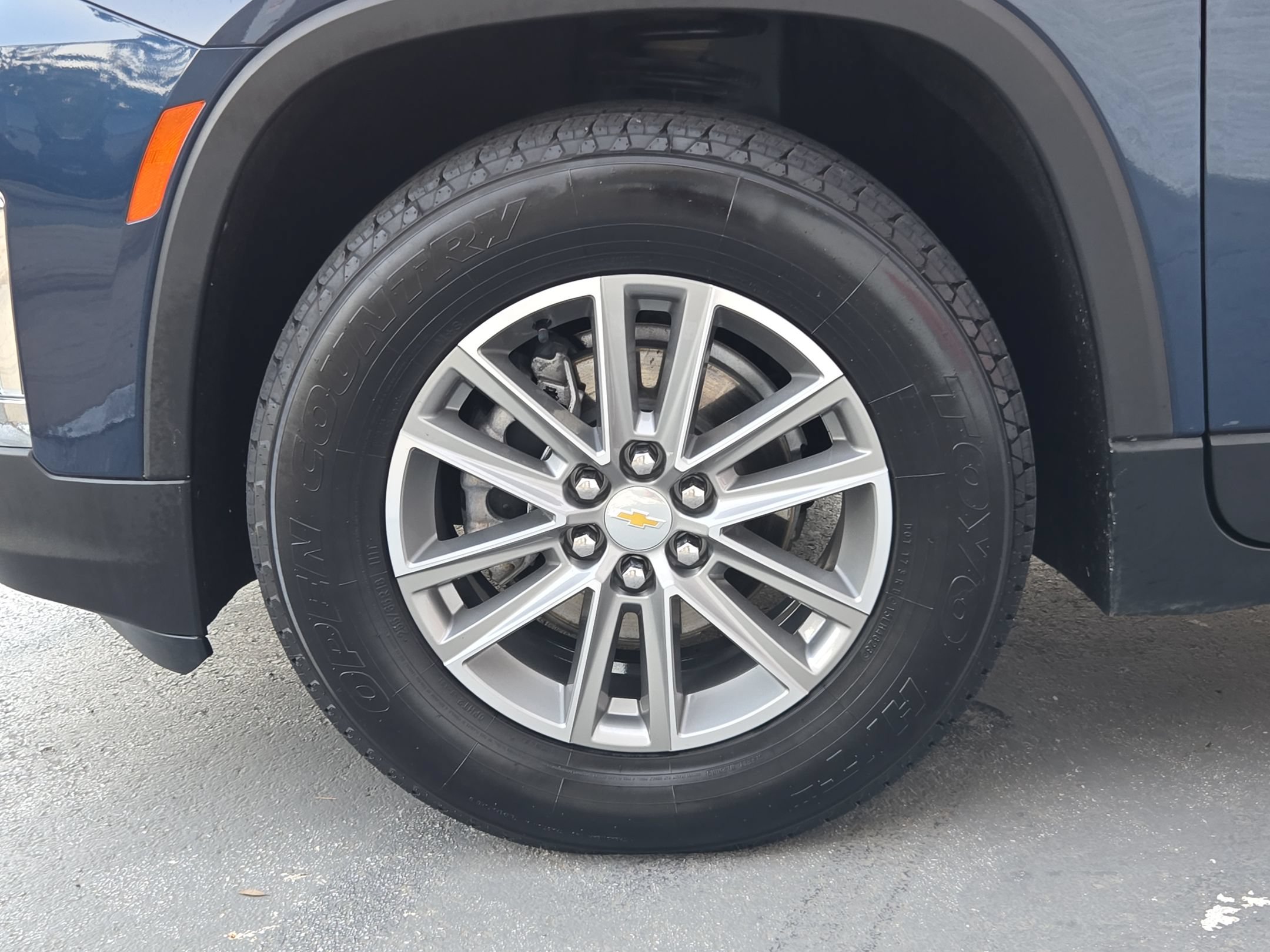 Used 2022 Chevrolet Traverse LT FWD image 17