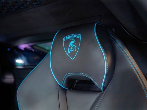 Used 2023 Lamborghini Huracan EVO image 13