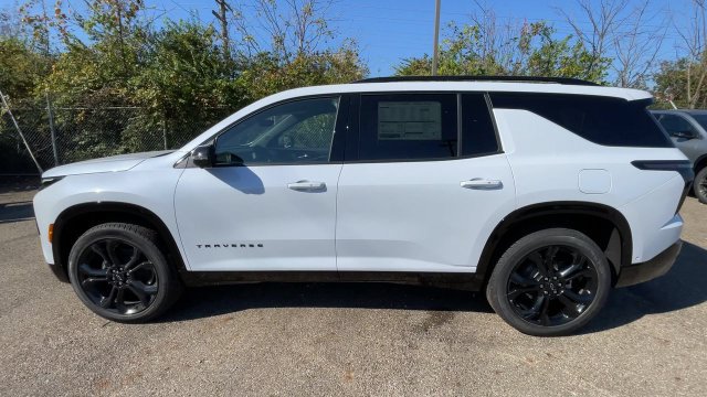 New 2027 Chevrolet Traverse RS w/ LPO, Floor Liner Package AWD/4WD image 7