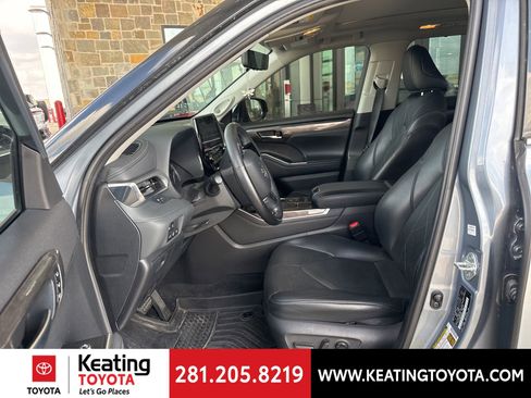 Used 2021 Toyota Highlander Platinum image 13