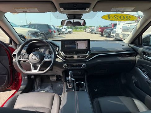 Used 2024 Nissan Altima 2.5 SR w/ SR Premium Package FWD image 13