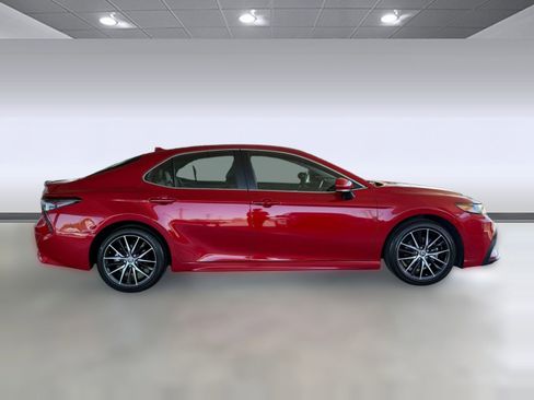 Used 2024 Toyota Camry SE image 8