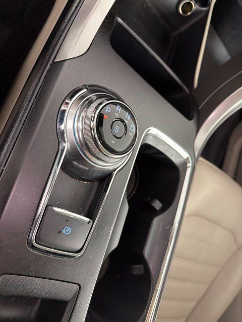 Used 2017 Ford Fusion SE w/ Fusion SE Technology Package FWD image 23