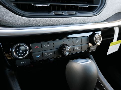 New 2026 Jeep Compass Latitude image 14