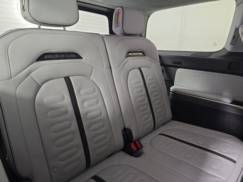 Used 2023 Rivian R1S Adventure AWD/4WD image 23